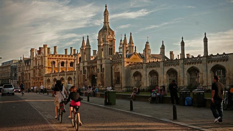 发现爱因斯坦错误的剑桥博士,画画不好才来学物理的